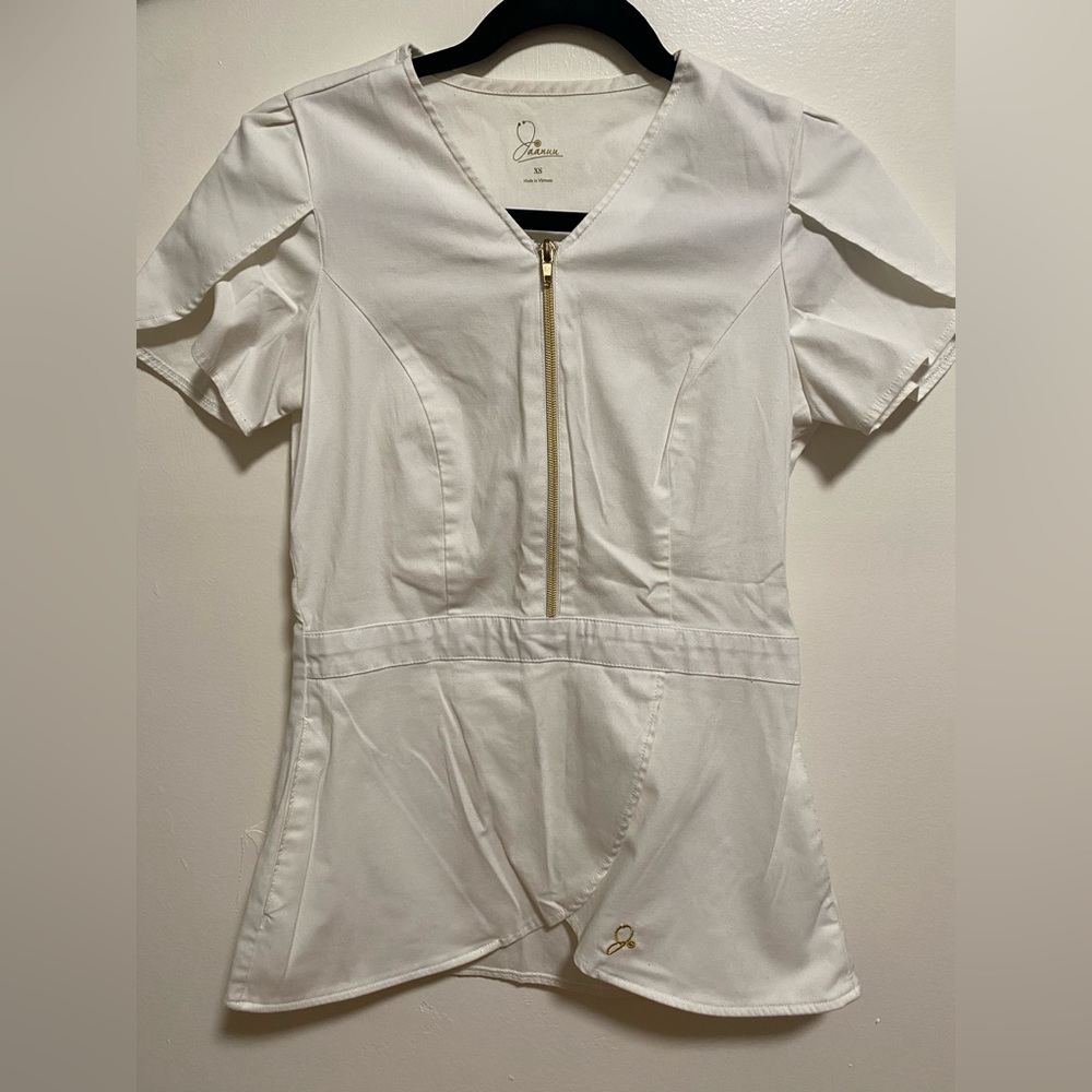 Jaanu scrub top XS - tulip peplum top